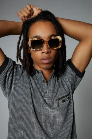 Model wearing Ivy Vintage Autumn Komono's sunglasses