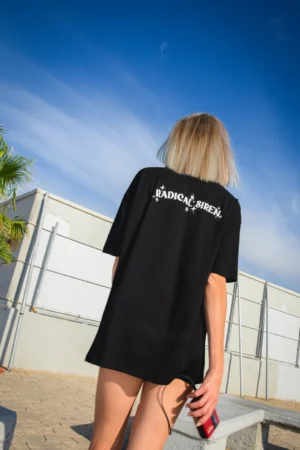 T-Shirt Radical Siren Oversized Black - Zebras & Libras
