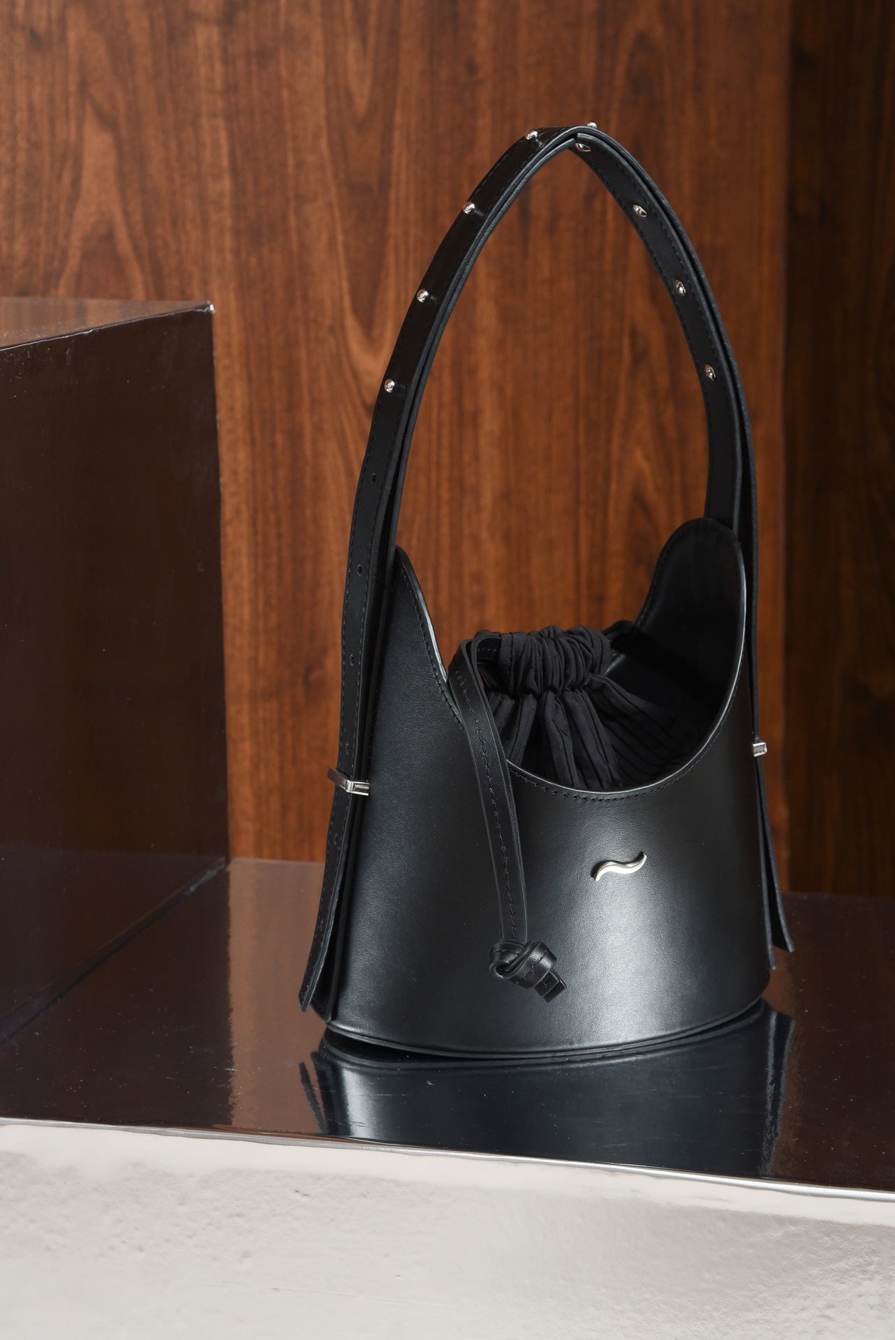 Solo Bucket Bag - ARPYES - Image 2