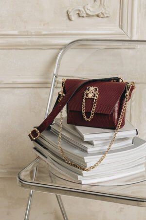 "Don't stop the dance" shoulder bag, cherry - Individual Art Leather