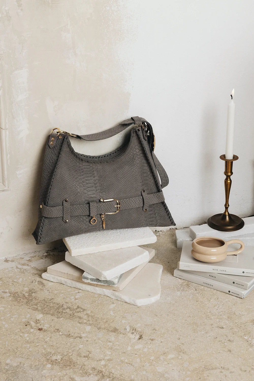 "Together in electric dreams" shoulder bag, gray suede - Individual Art Leather - Image 2