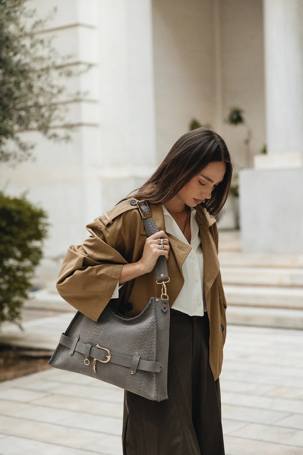 "Together in electric dreams" shoulder bag, gray suede - Individual Art Leather - Image 3