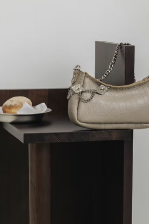 "Rushmere" shoulder bag, off white - Individual Art Leather
