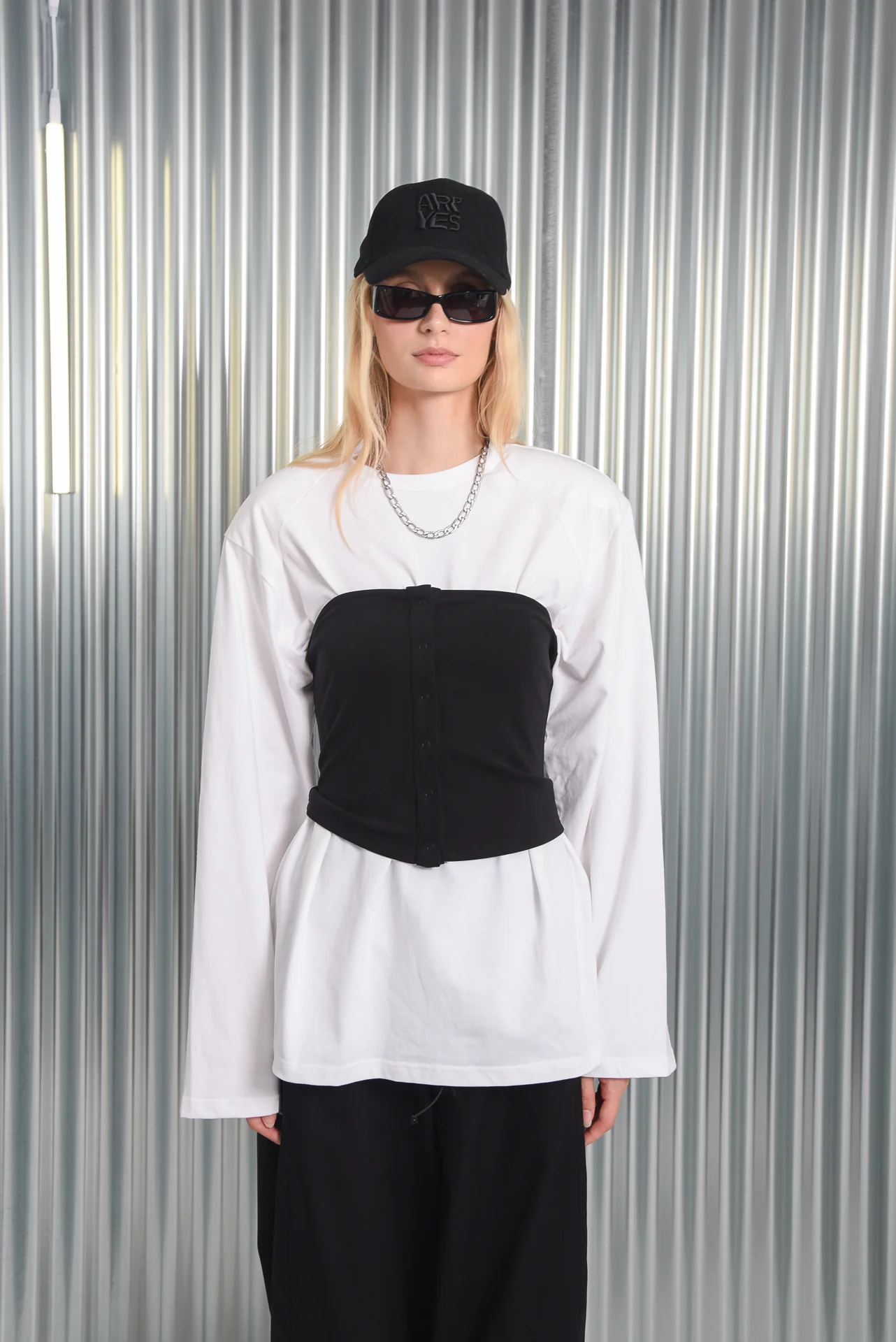 SUZAKU TOP BLACK - ARPYES - Image 2
