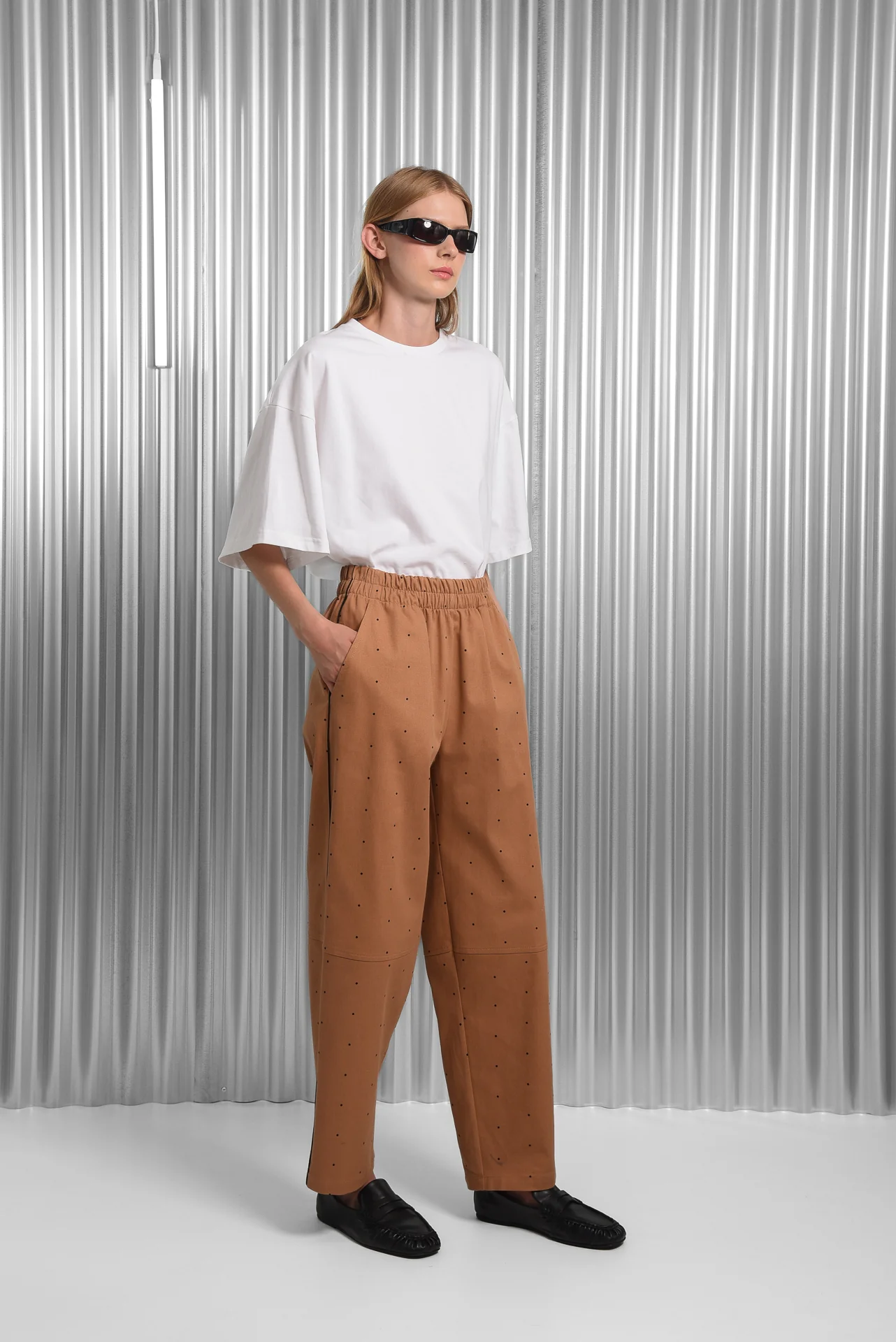 OSAKA ELASTIC WAIST PANTS CAMEL - ARPYES - Image 2