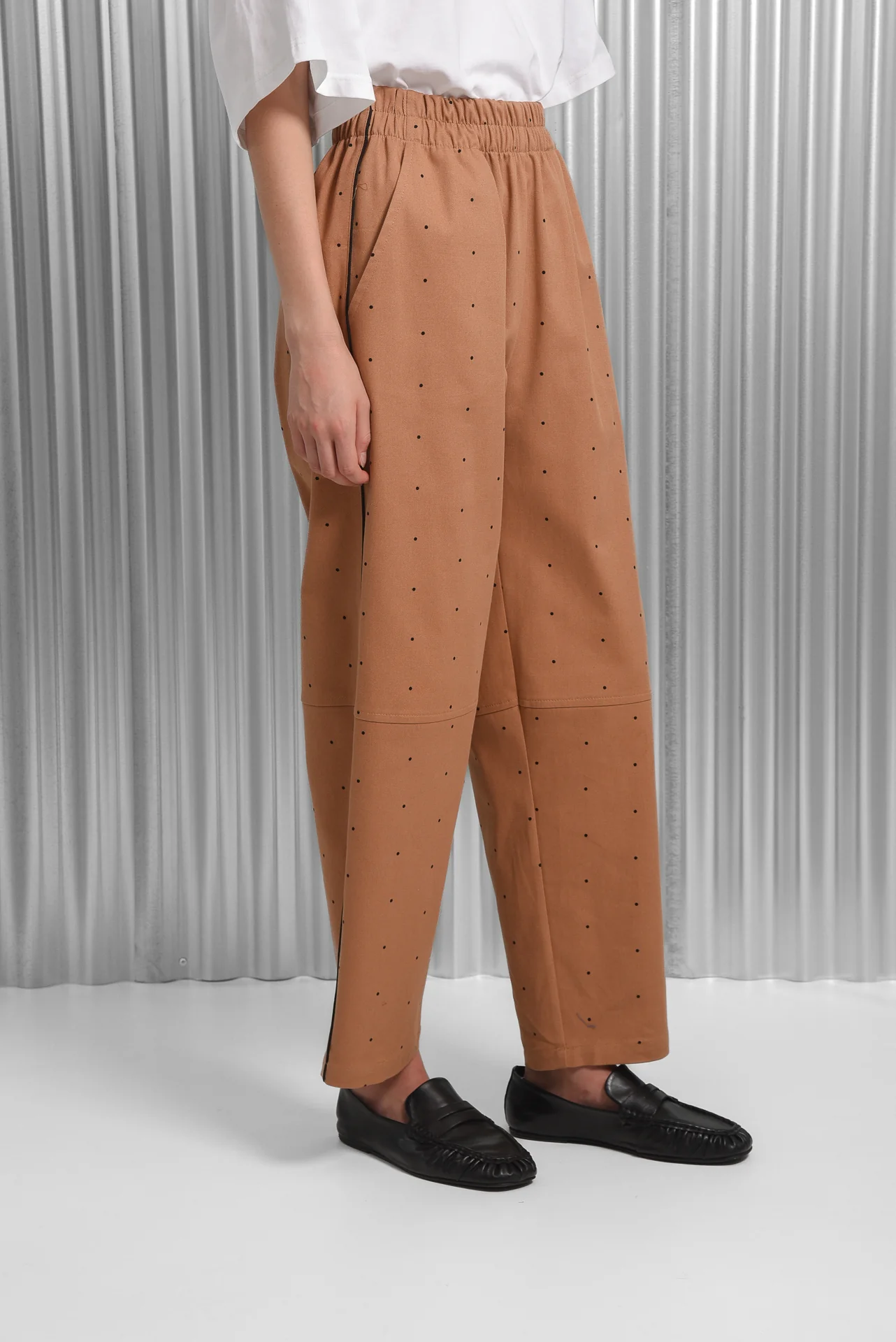 OSAKA ELASTIC WAIST PANTS CAMEL - ARPYES - Image 3