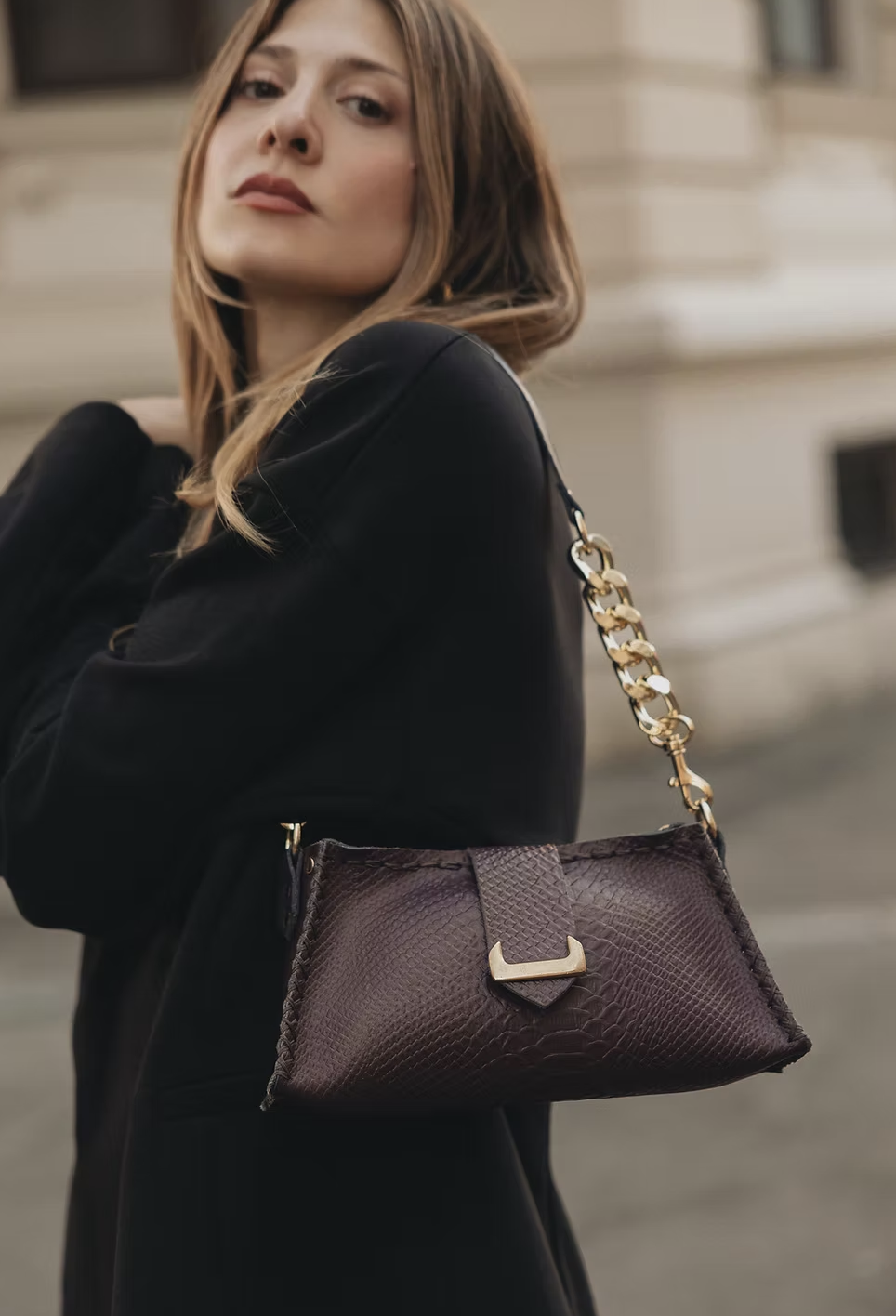 "Avalon" shoulder bag, dark plum - Individual Art Leather - Image 6