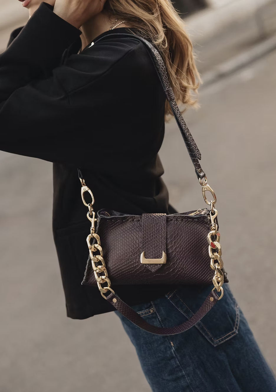 "Avalon" shoulder bag, dark plum - Individual Art Leather - Image 2